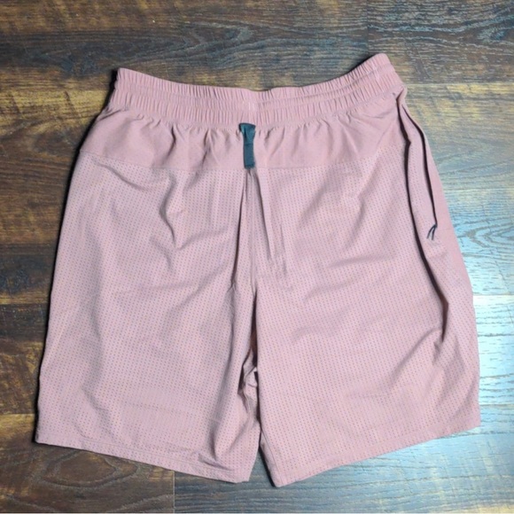 Lululemon "Step Back Jump" Training Shorts with Liner - Picture 5 of 8